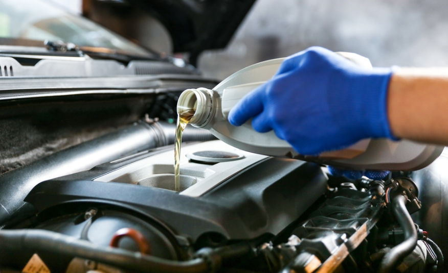 Cara Memilih Oli yang Tepat untuk Kendaraan dan Alat Berat